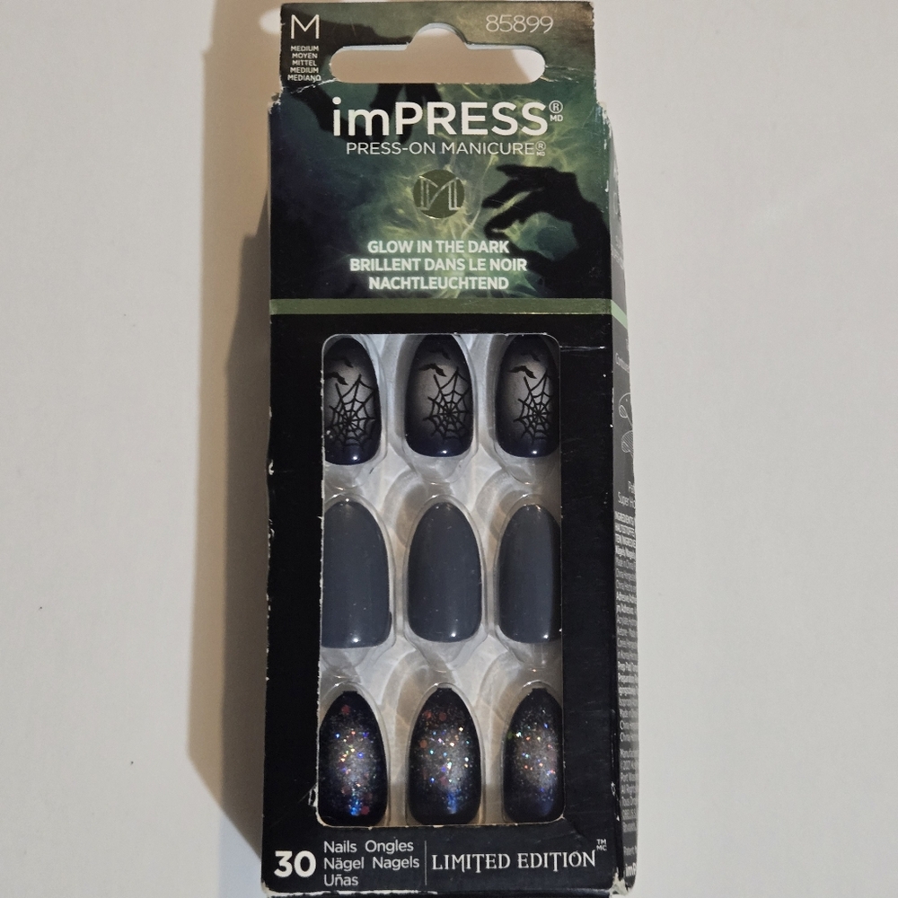 imPRESS Limited Edition Glow Press-On Nails - Black and Silver
